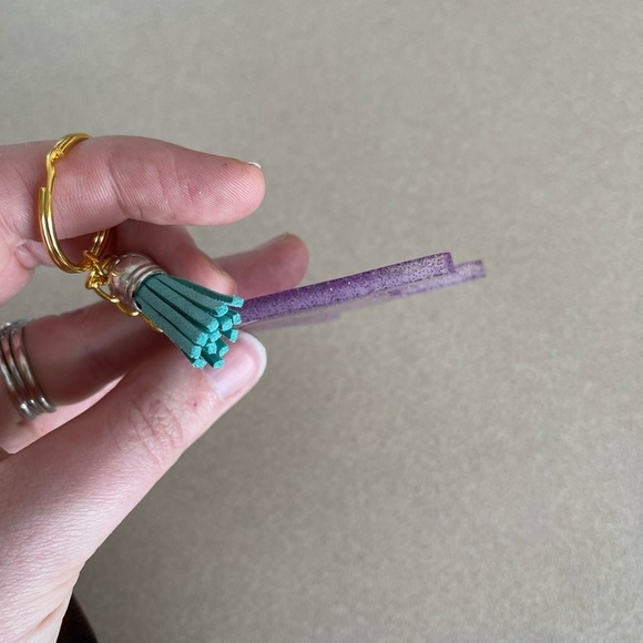 🎉🎉HP🎉🎉 Handmade Rock On Hand Symbol Keychain - Picture 4 of 7